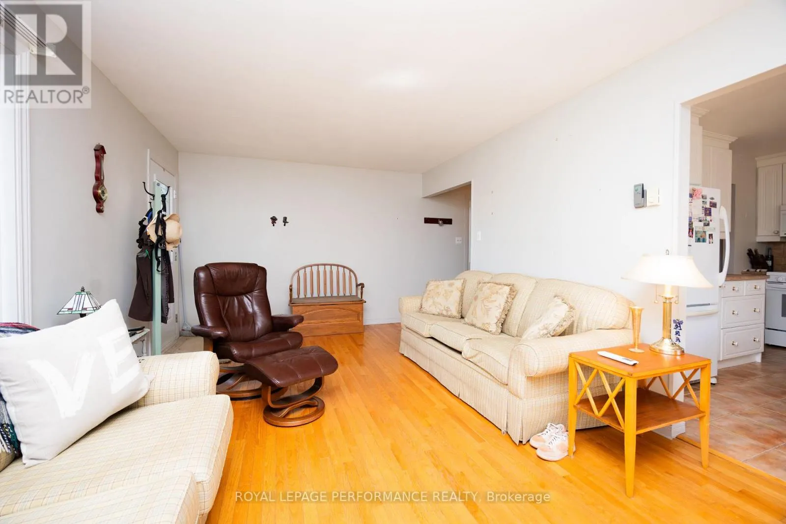 104 KINCARDINE STREET W
