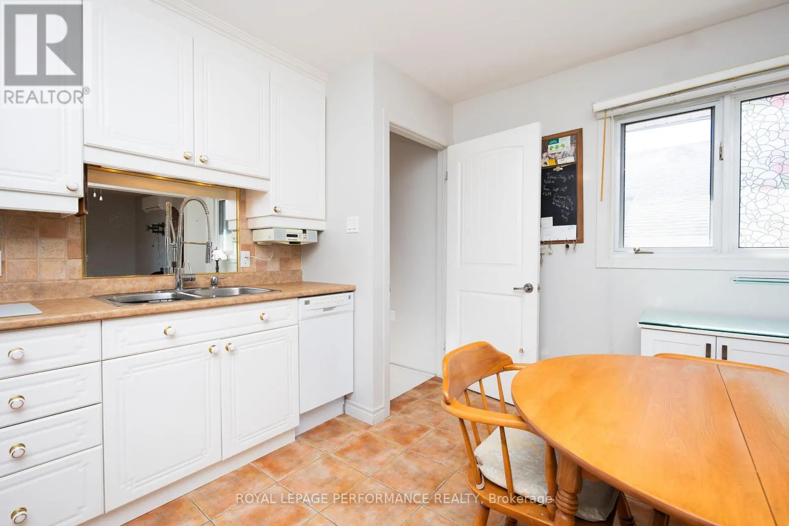 104 KINCARDINE STREET W