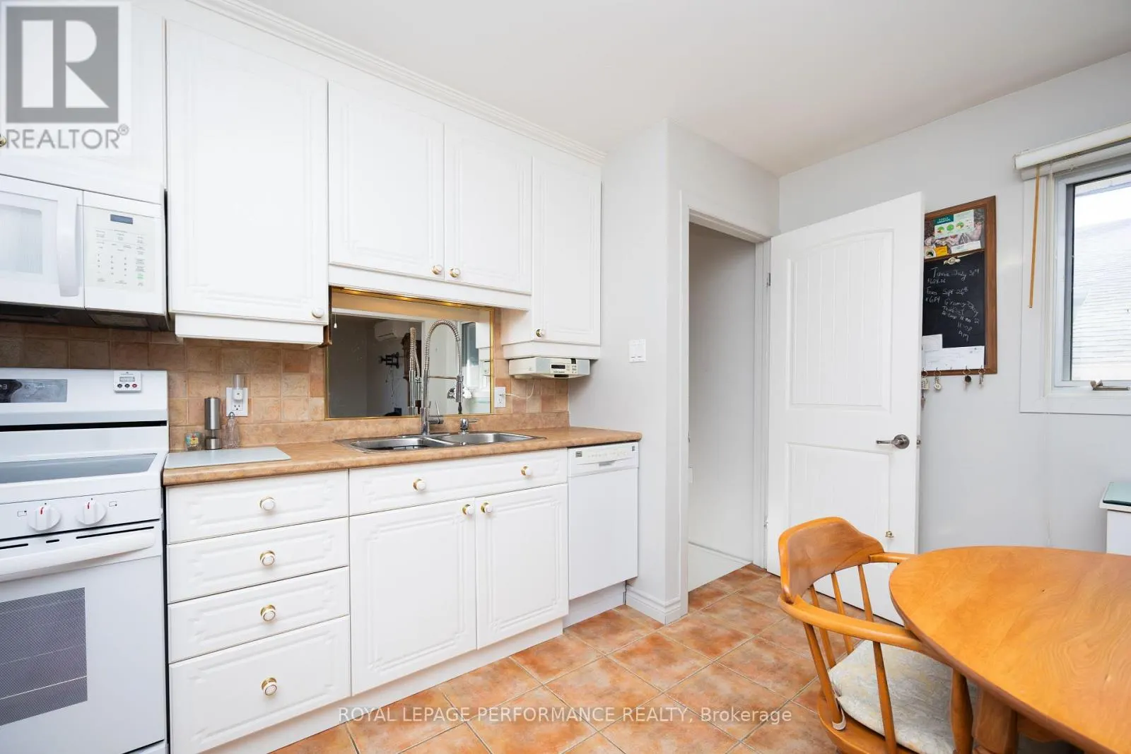 104 KINCARDINE STREET W
