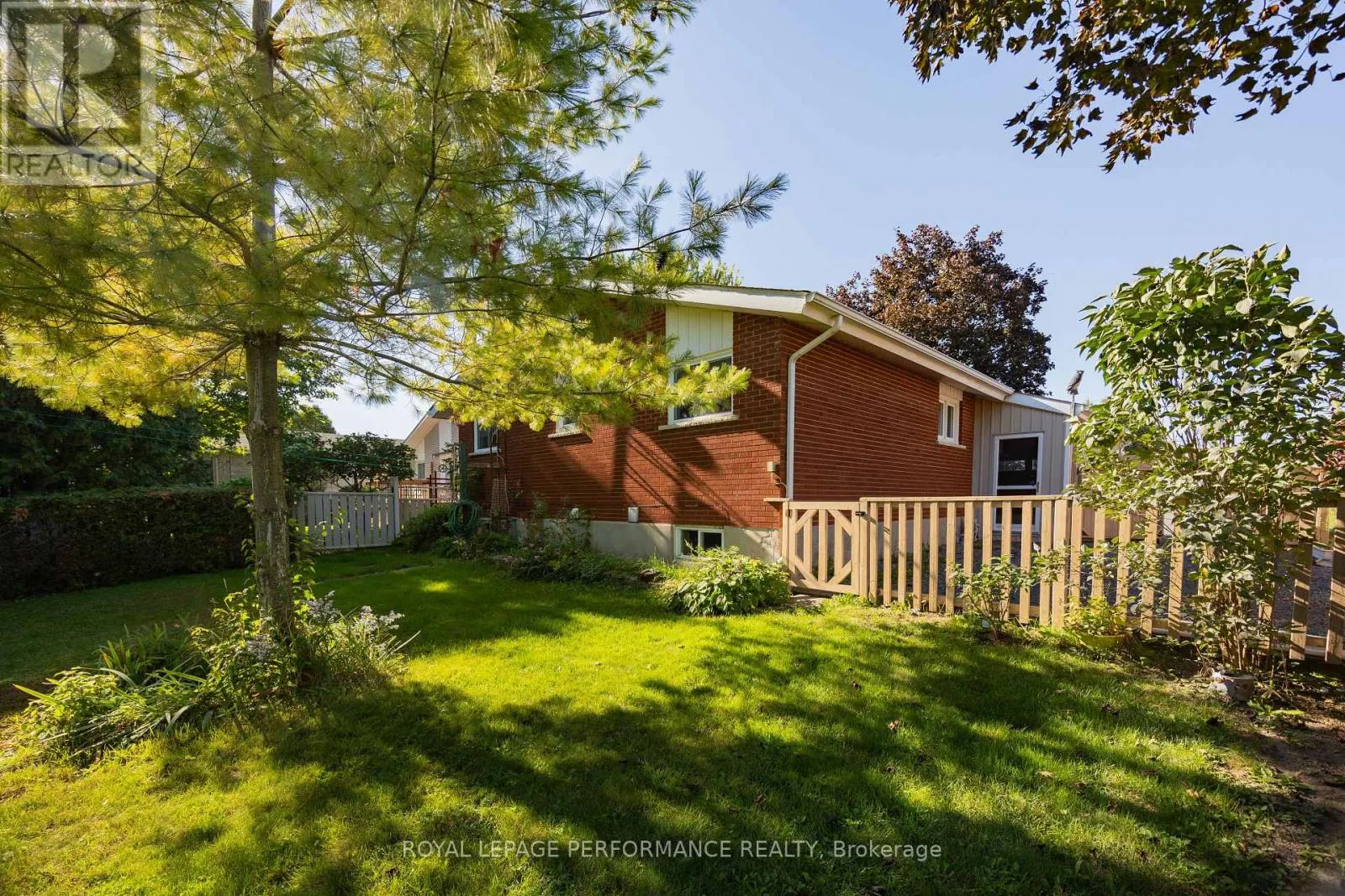 104 KINCARDINE STREET W