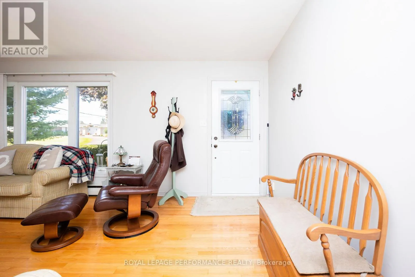 104 KINCARDINE STREET W