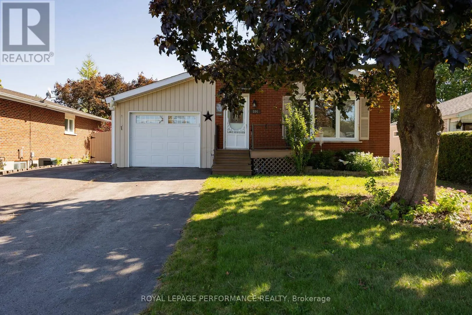 104 KINCARDINE STREET W