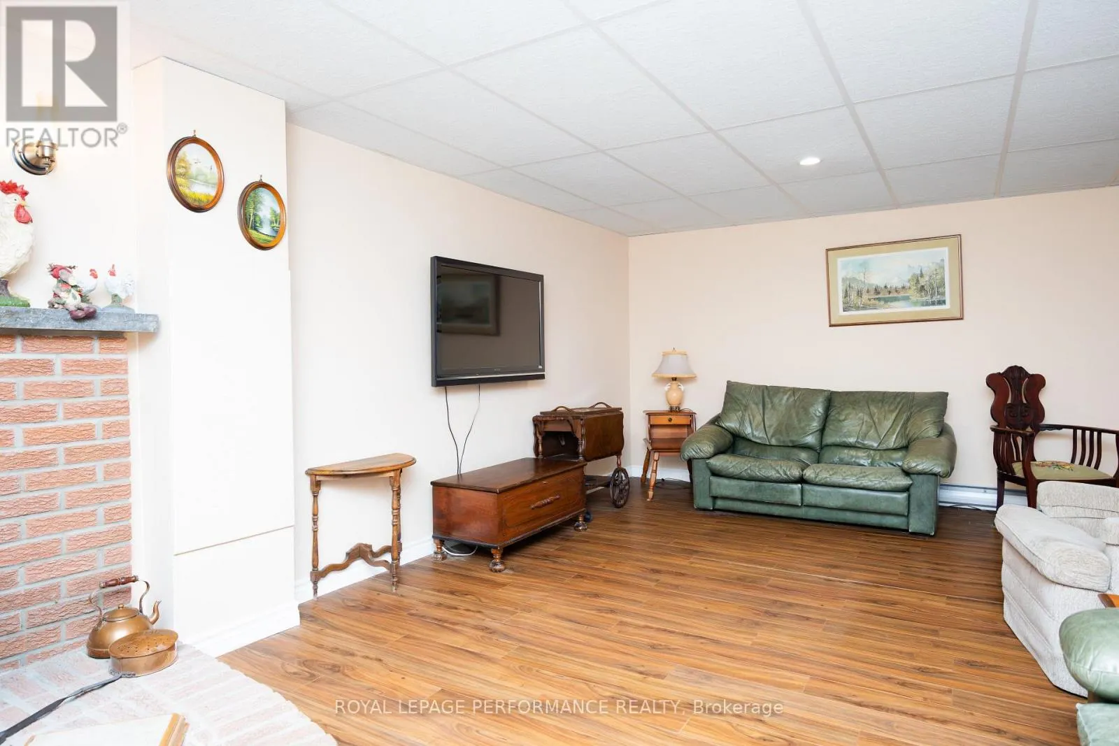 104 KINCARDINE STREET W