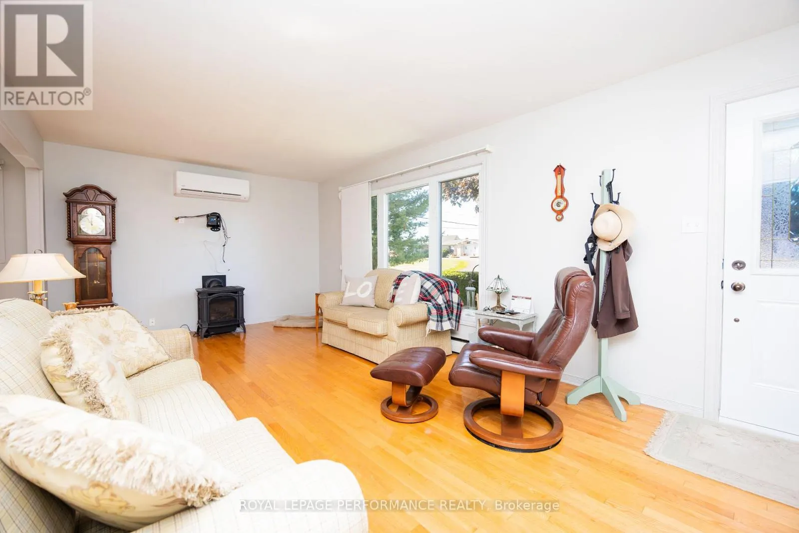 104 KINCARDINE STREET W