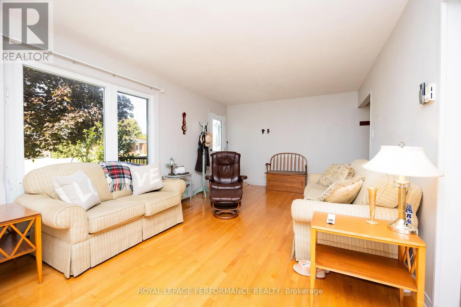 104 KINCARDINE STREET W