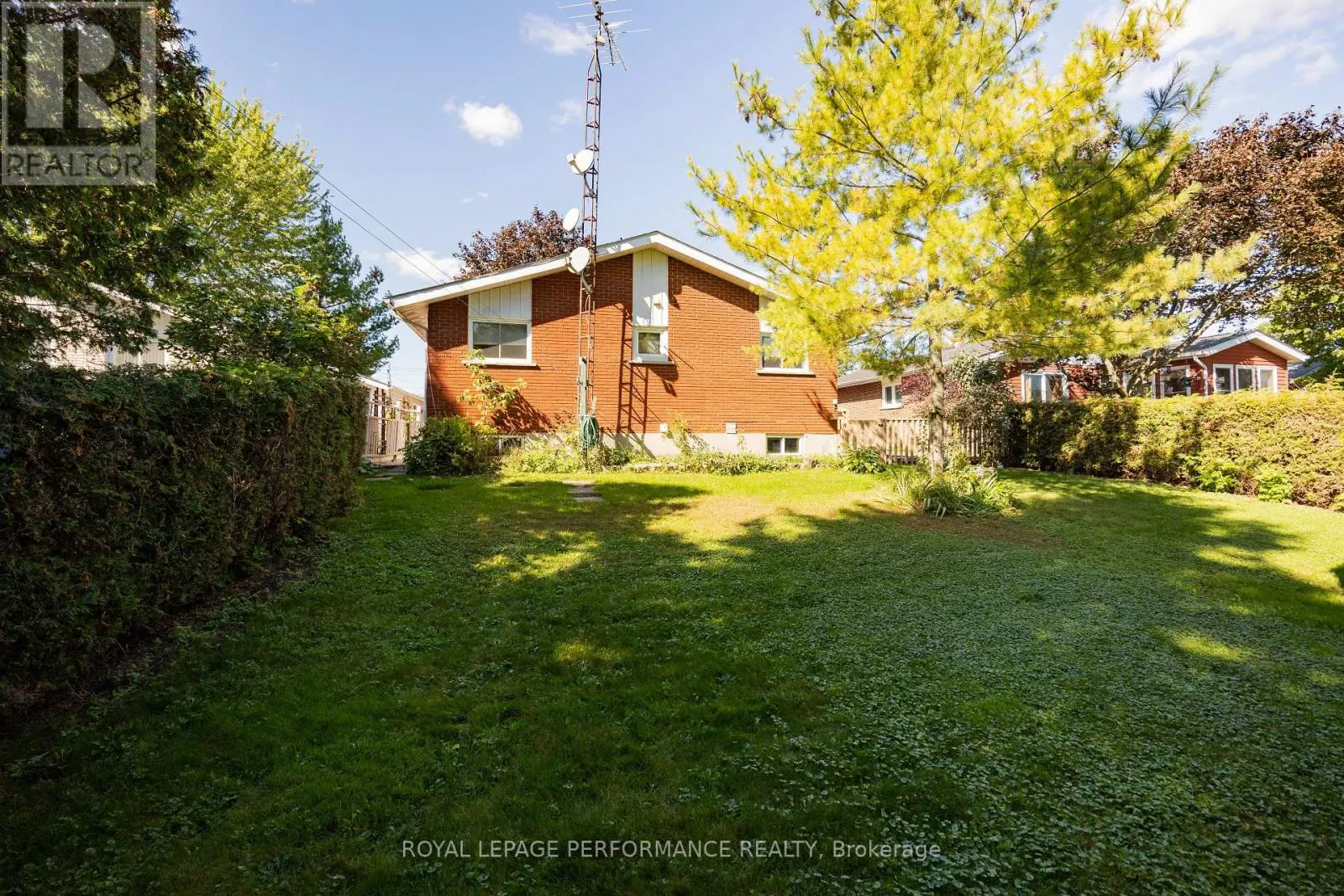 104 KINCARDINE STREET W