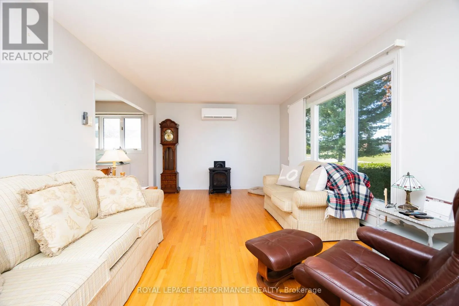 104 KINCARDINE STREET W