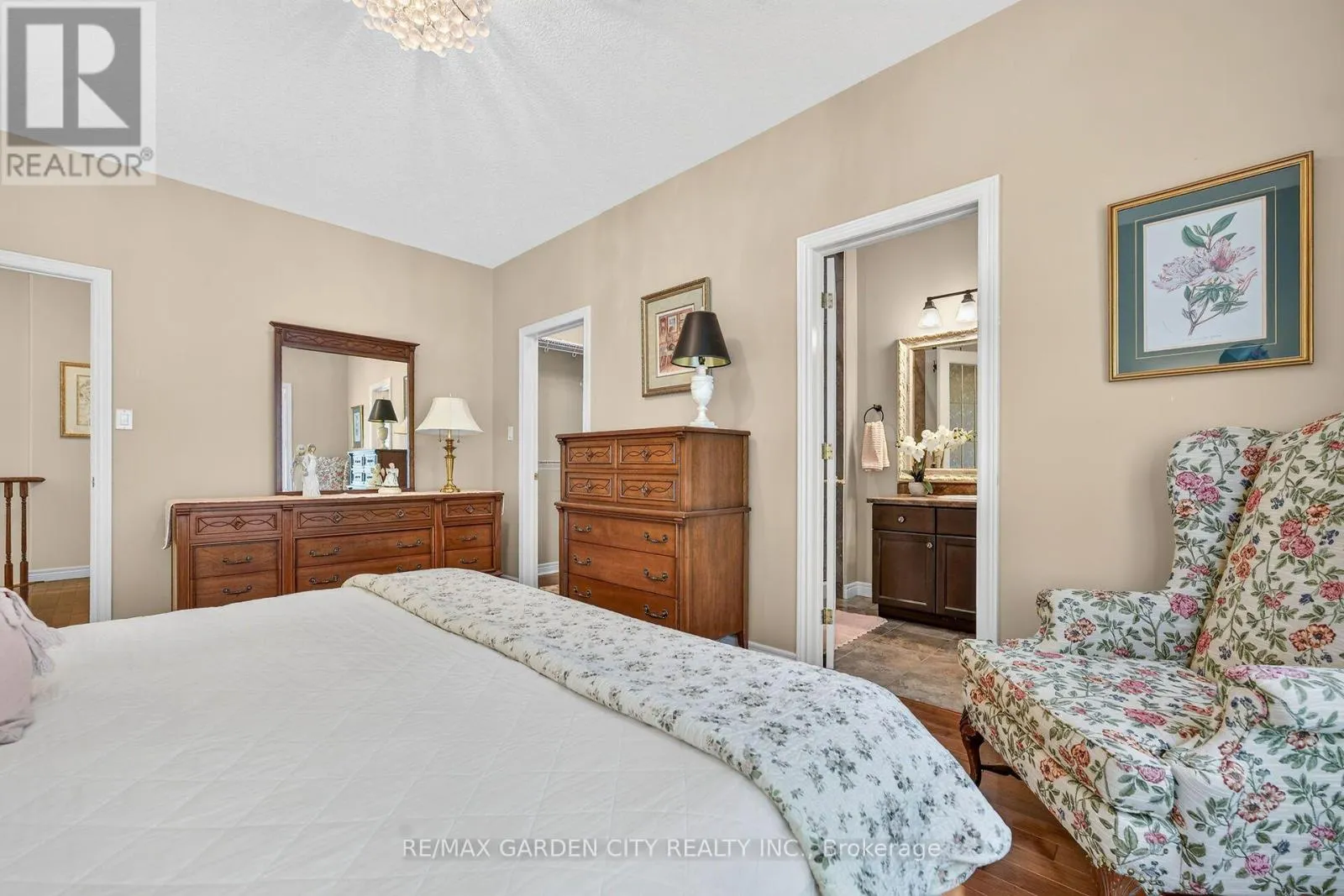 18 HEATHCOTE COURT