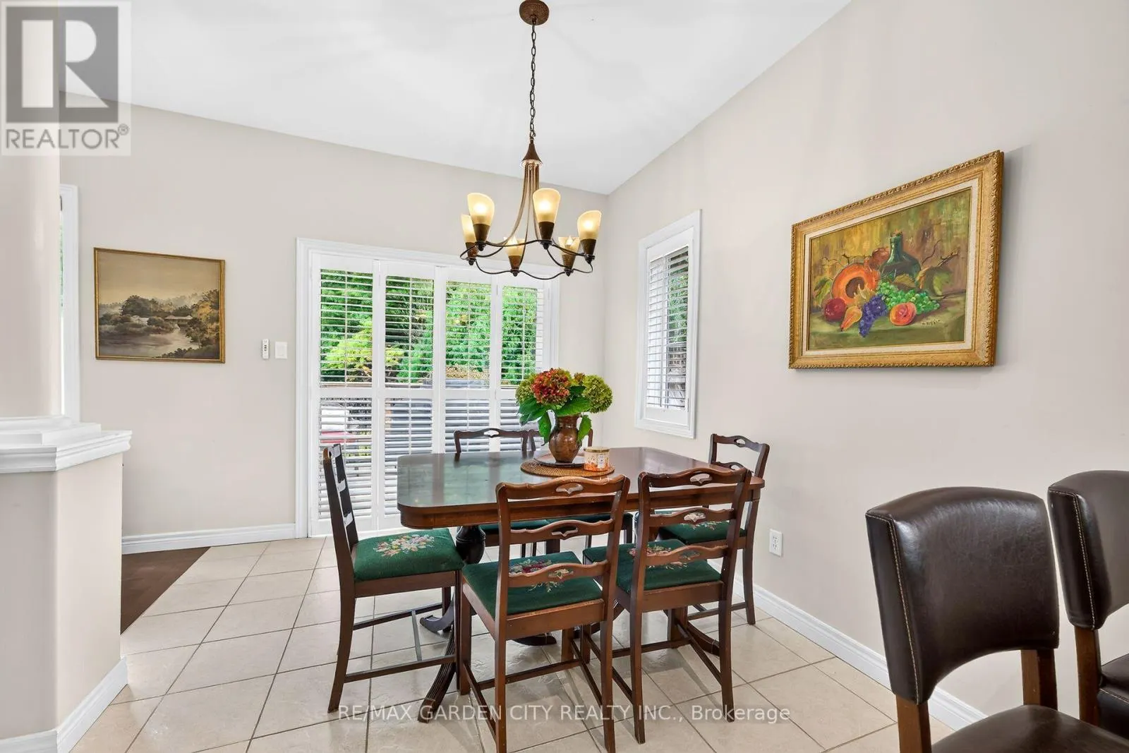 18 HEATHCOTE COURT