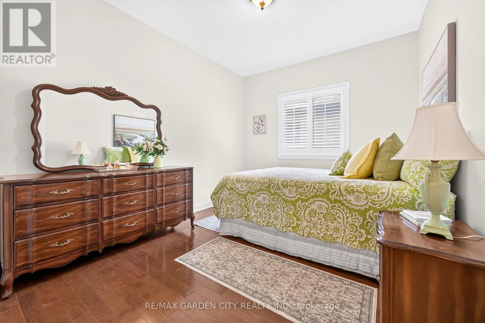 18 HEATHCOTE COURT
