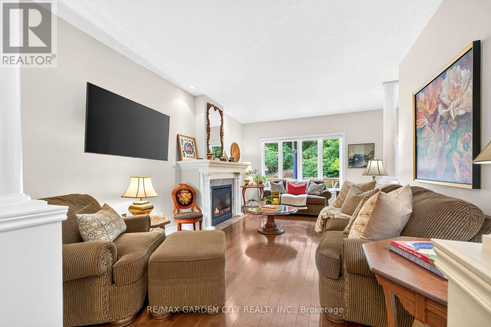 18 HEATHCOTE COURT
