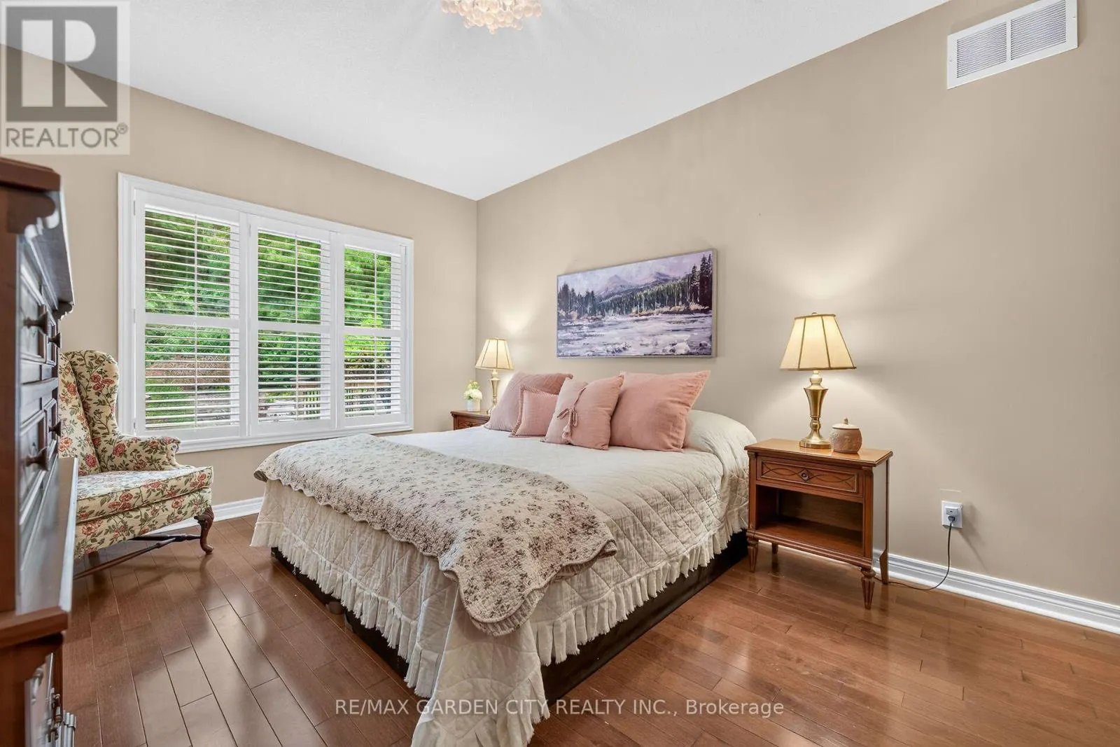 18 HEATHCOTE COURT