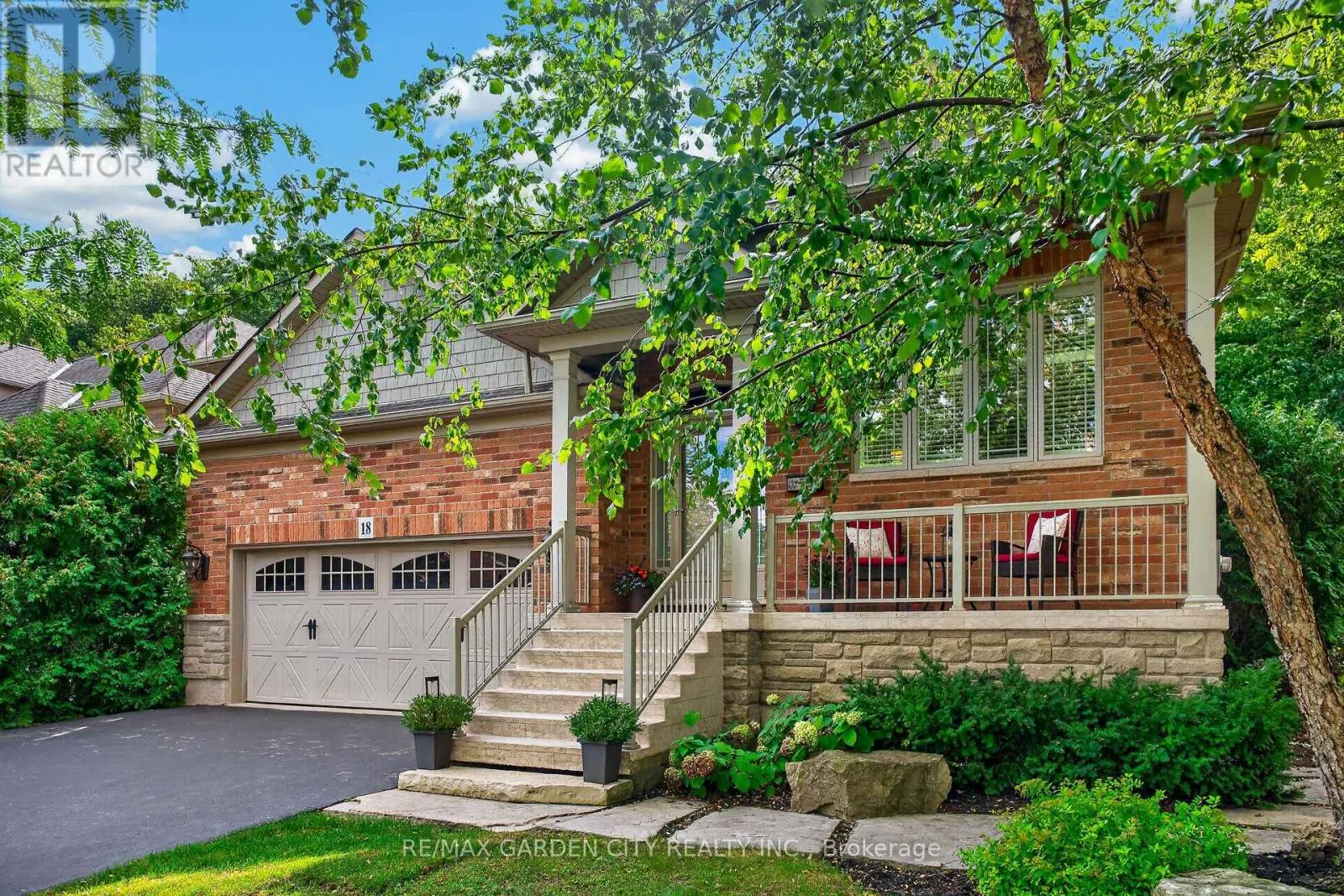 18 HEATHCOTE COURT