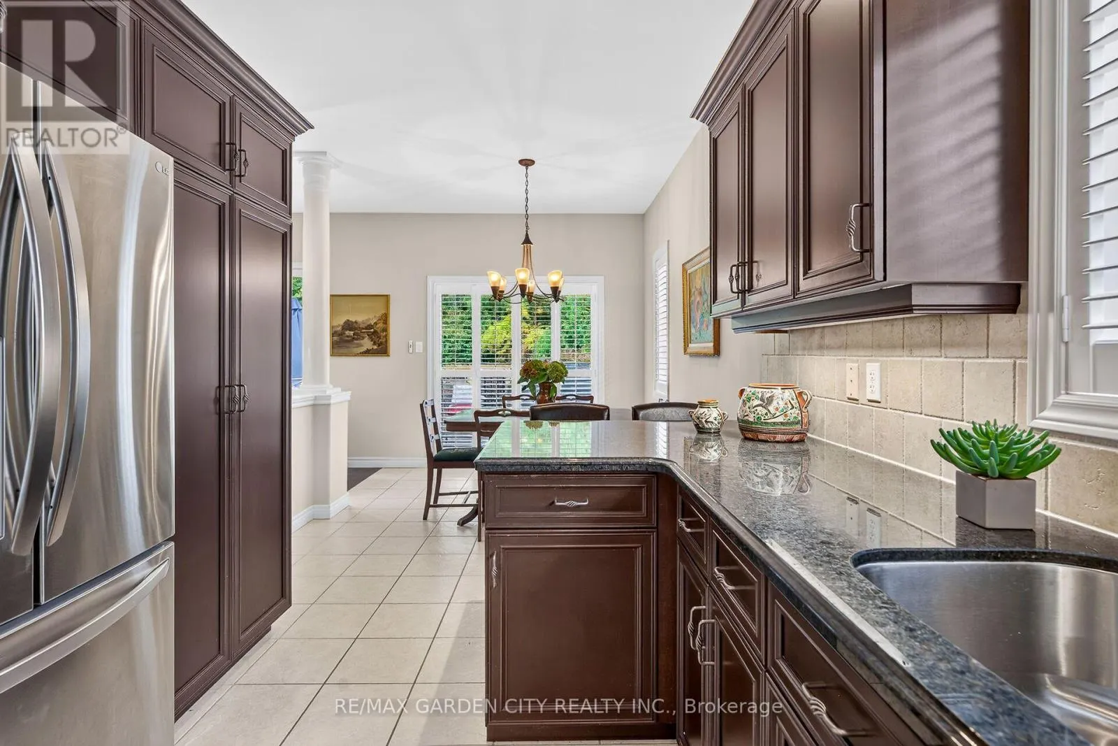 18 HEATHCOTE COURT