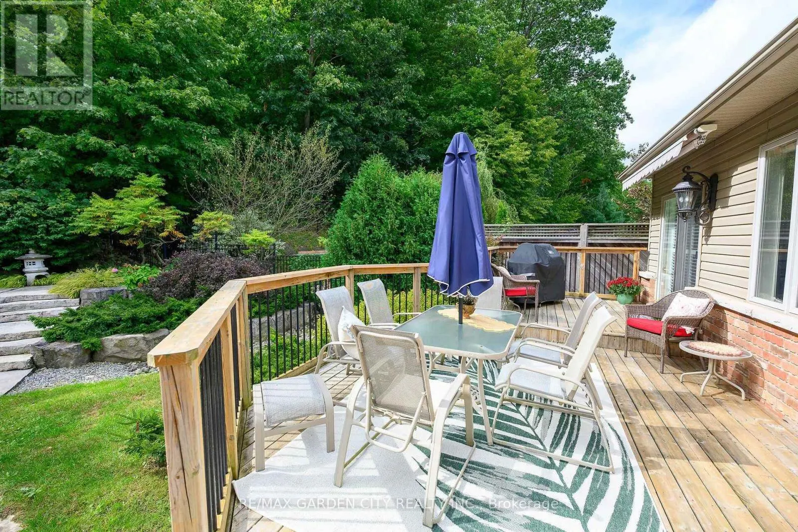 18 HEATHCOTE COURT