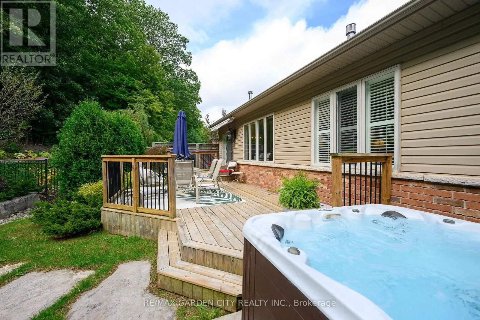 18 HEATHCOTE COURT