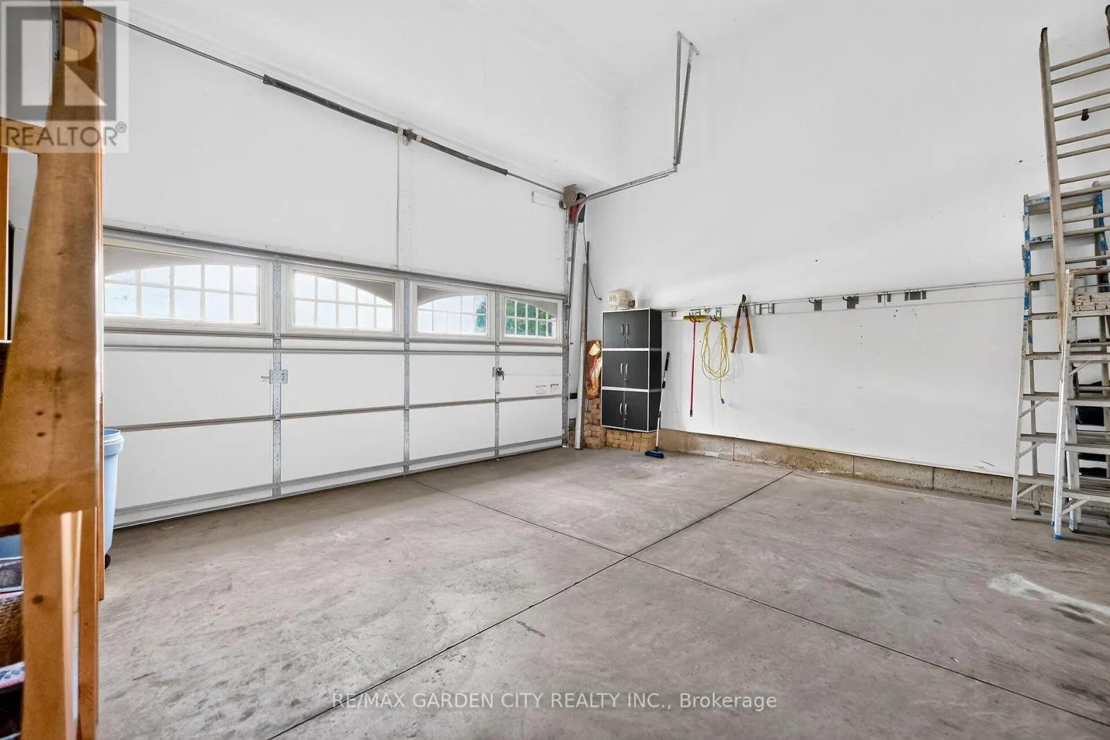 18 HEATHCOTE COURT