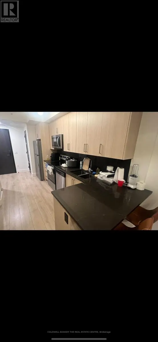 522 - 145 COLUMBIA STREET W
