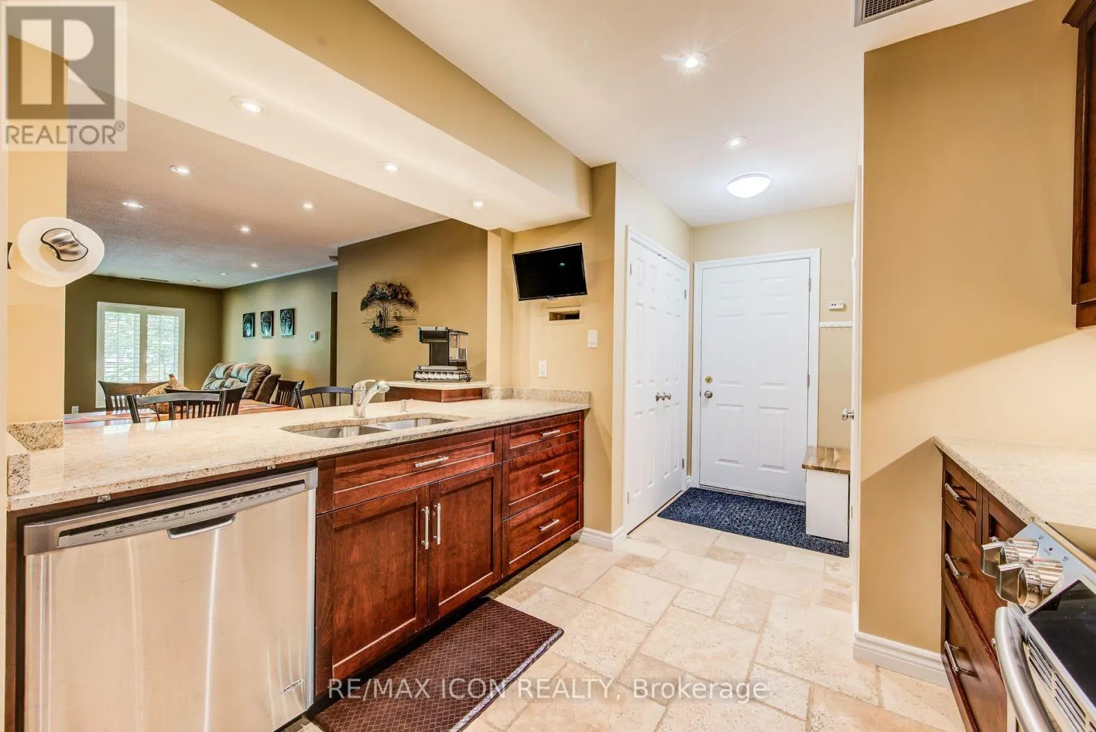 32 - 45 BLUE SPRINGS DRIVE