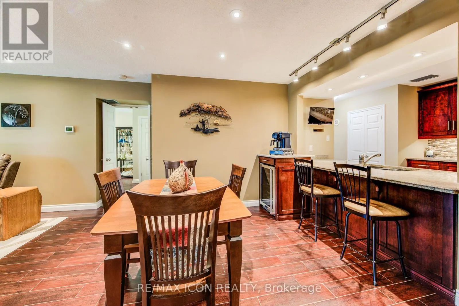 32 - 45 BLUE SPRINGS DRIVE