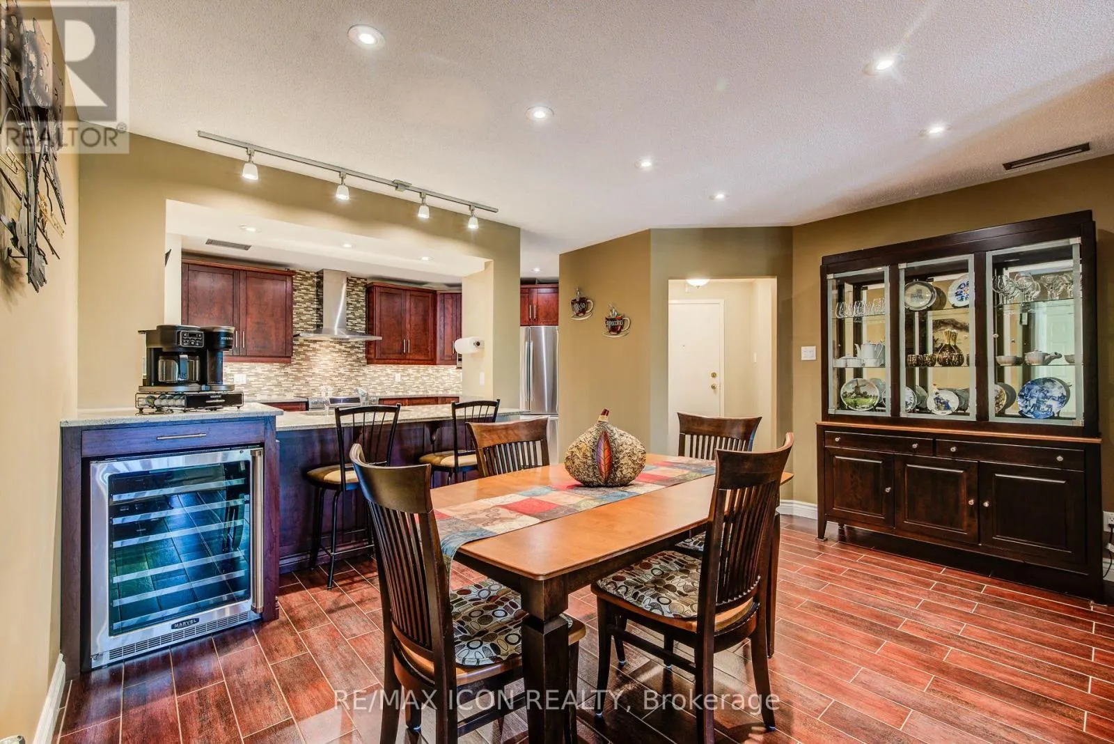 32 - 45 BLUE SPRINGS DRIVE