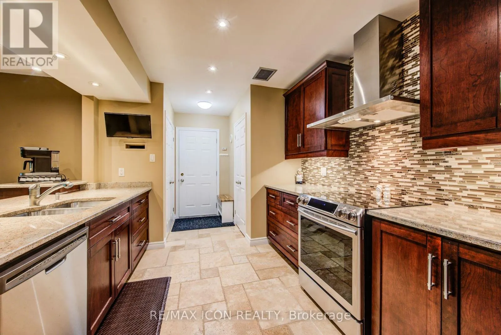 32 - 45 BLUE SPRINGS DRIVE
