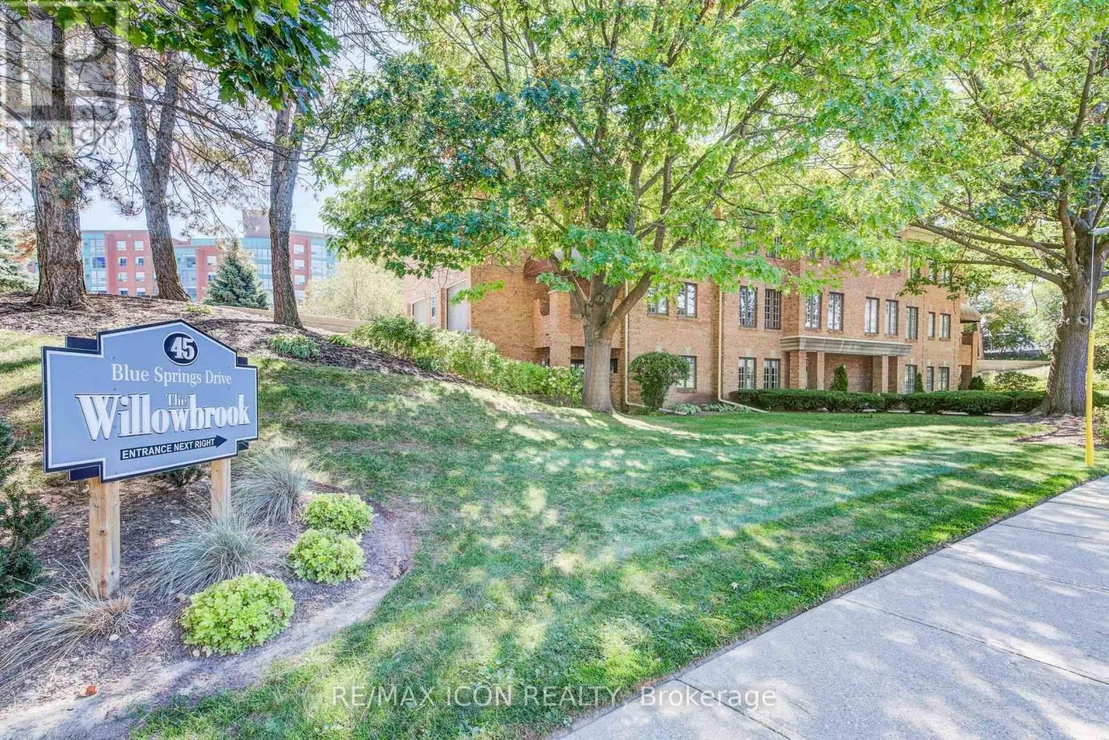 32 - 45 BLUE SPRINGS DRIVE