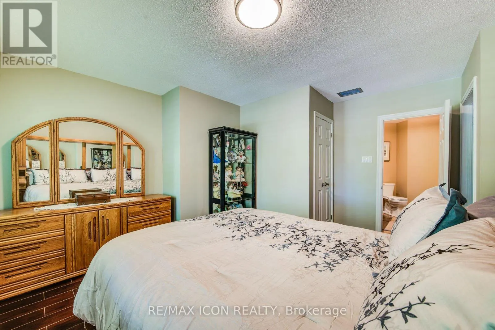 32 - 45 BLUE SPRINGS DRIVE
