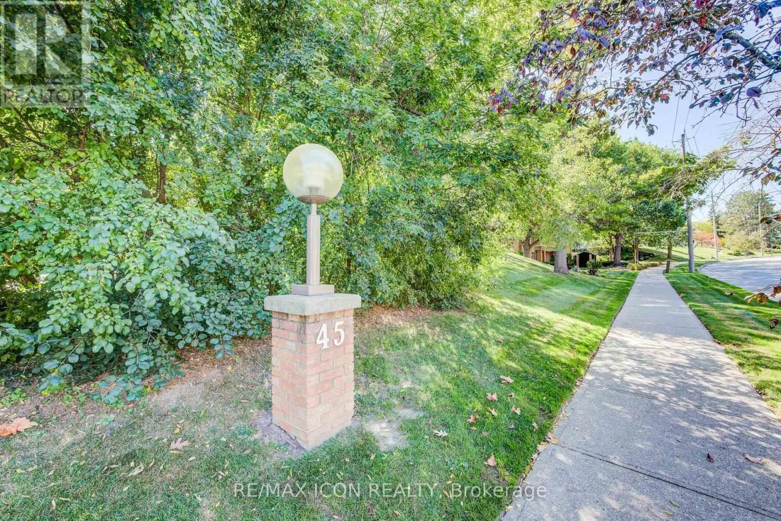 32 - 45 BLUE SPRINGS DRIVE