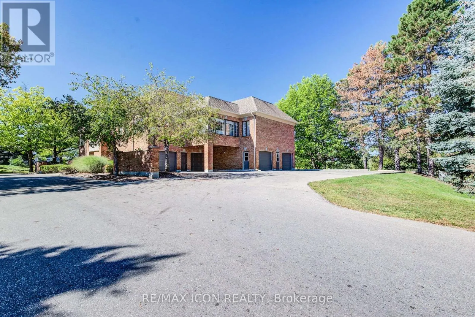 32 - 45 BLUE SPRINGS DRIVE