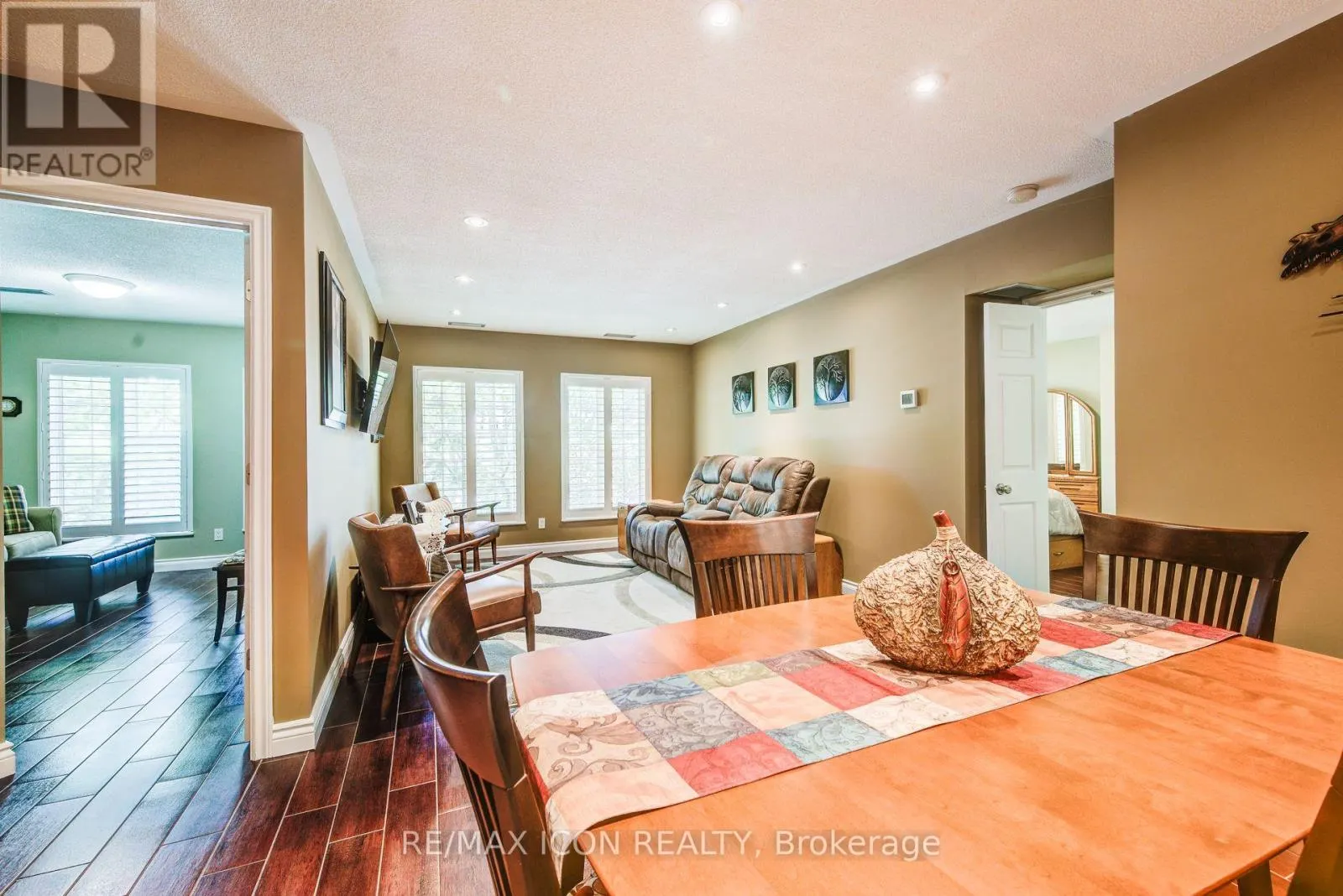 32 - 45 BLUE SPRINGS DRIVE