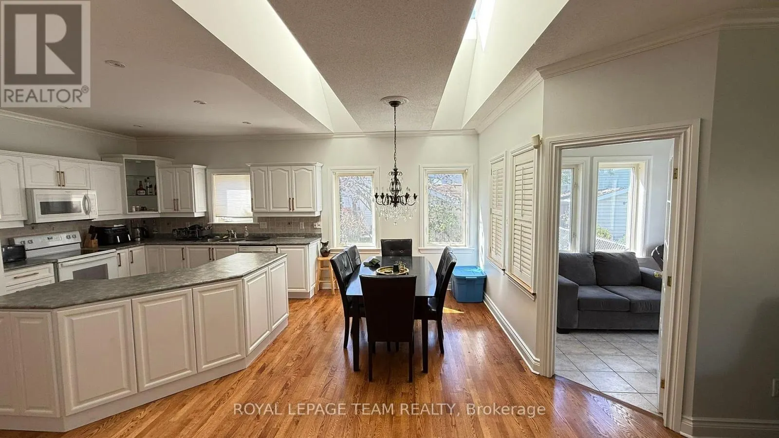 3 SAMUEL MANN AVENUE