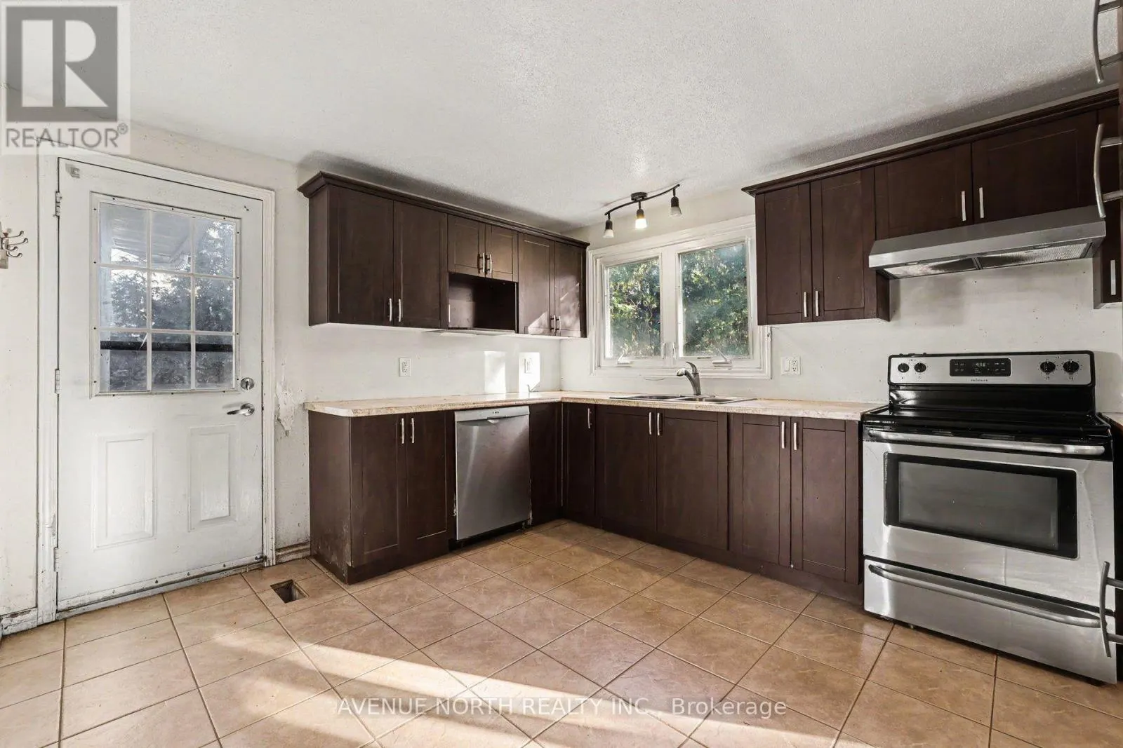 68 DOWNSVIEW CRESCENT