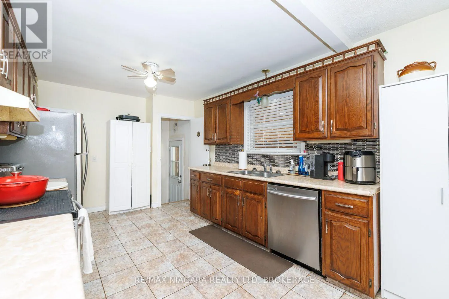 6424 CORWIN CRESCENT