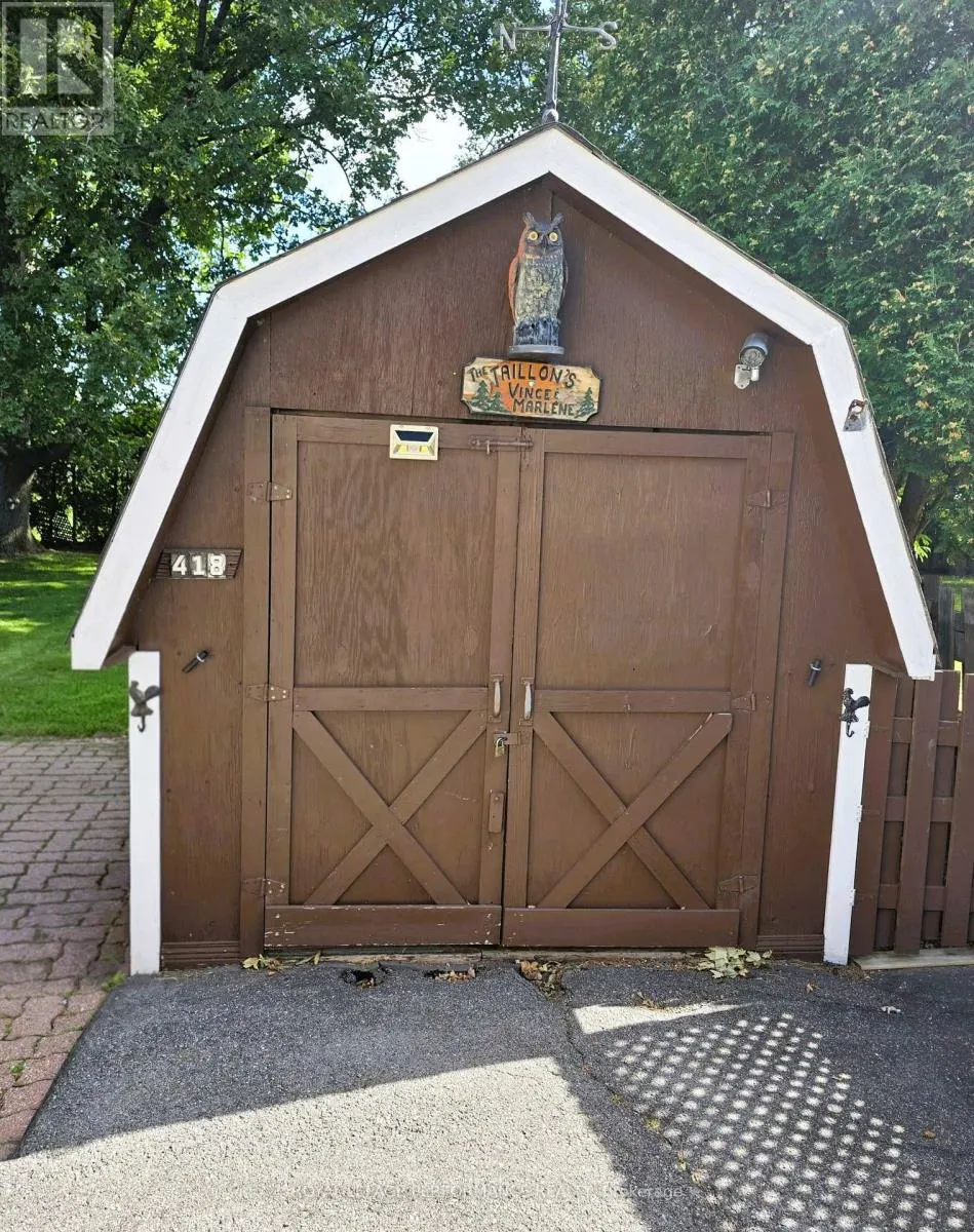 418 BELLEVUE CRESCENT