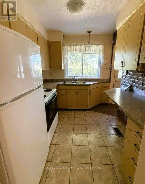 418 BELLEVUE CRESCENT