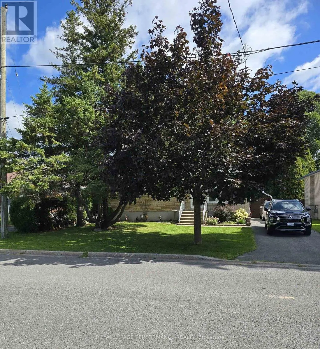 418 BELLEVUE CRESCENT