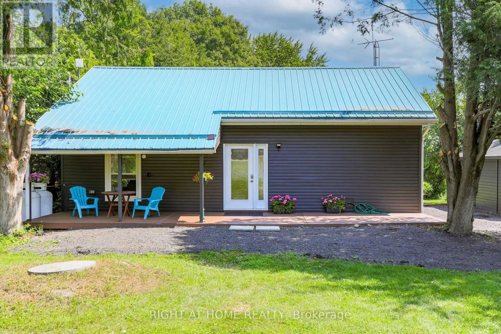 21 SHIRLEY ANNE DRIVE S
