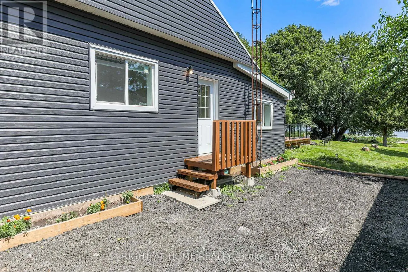 21 SHIRLEY ANNE DRIVE S