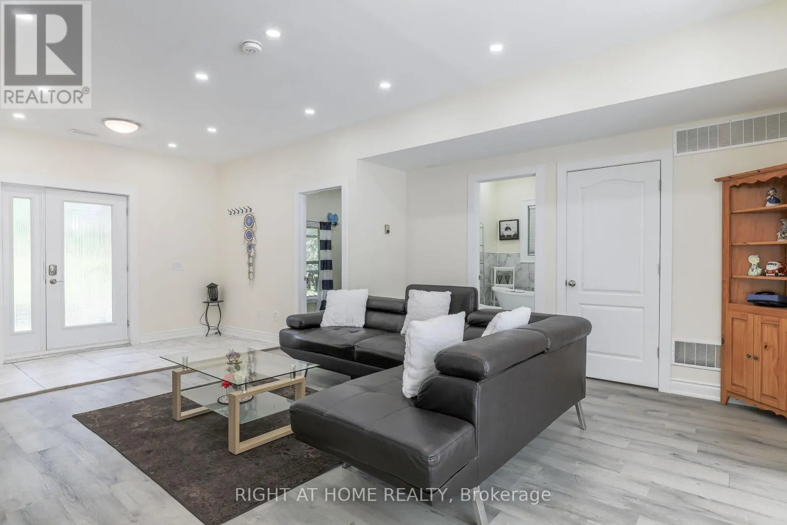 21 SHIRLEY ANNE DRIVE S