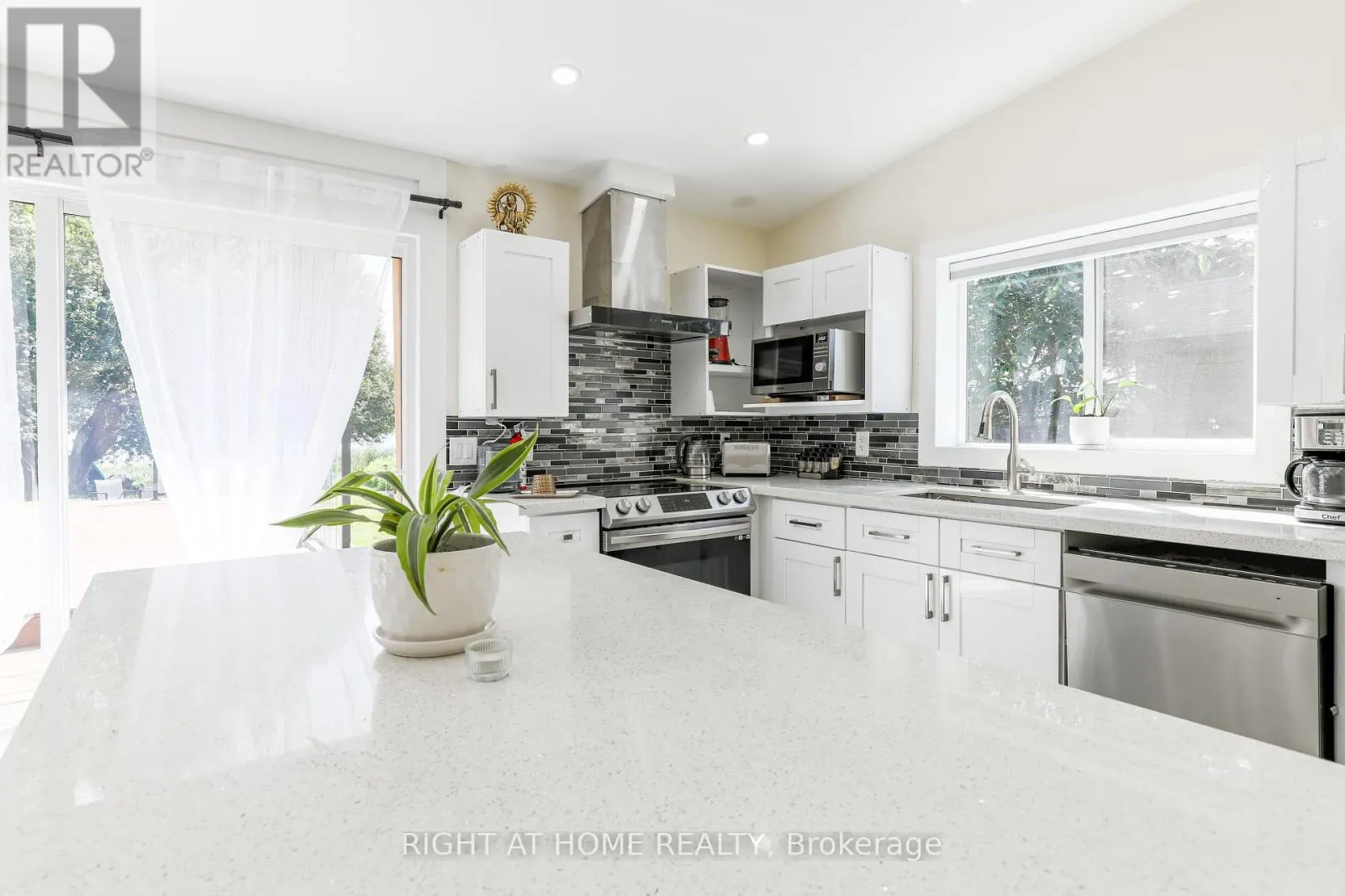 21 SHIRLEY ANNE DRIVE S