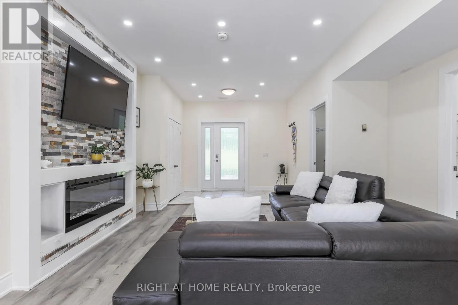 21 SHIRLEY ANNE DRIVE S
