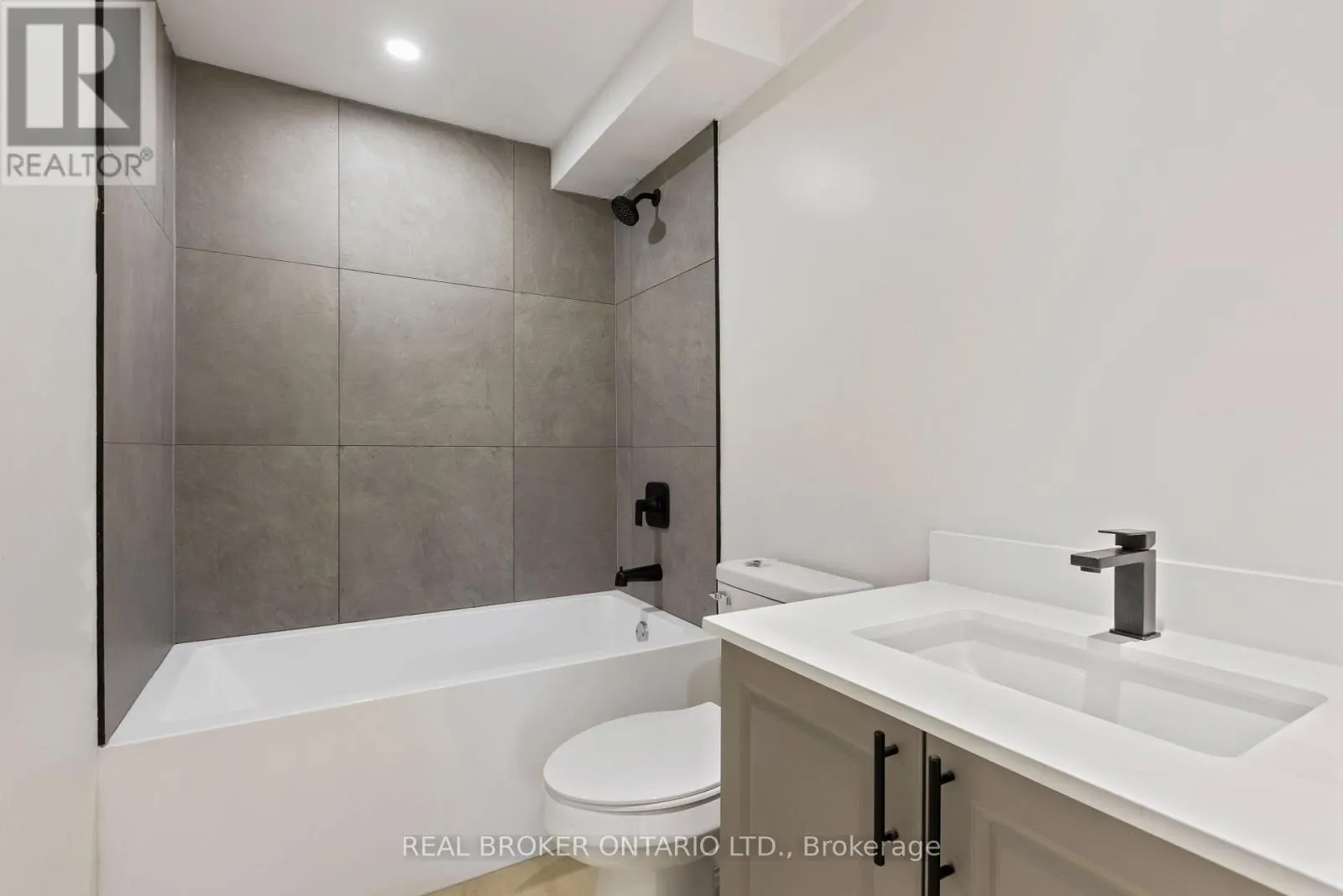 3 - 120 THOROLD ROAD #3