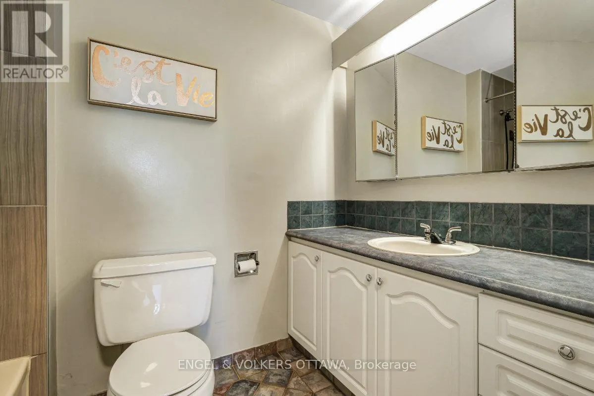 505 - 373 LAURIER AVENUE E