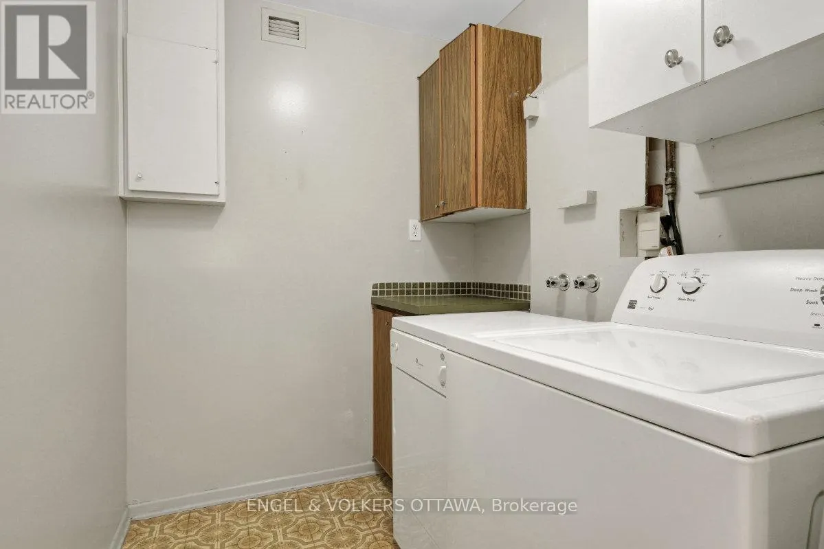 505 - 373 LAURIER AVENUE E