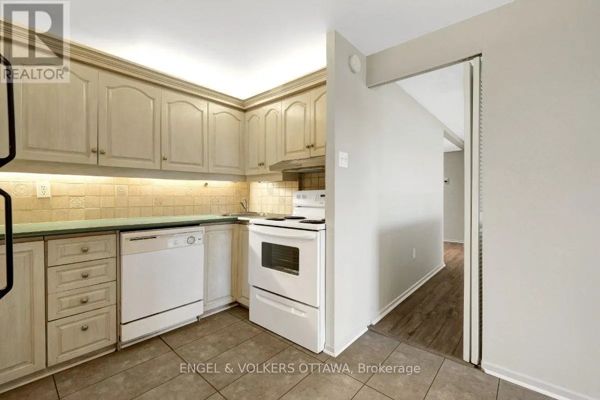 505 - 373 LAURIER AVENUE E