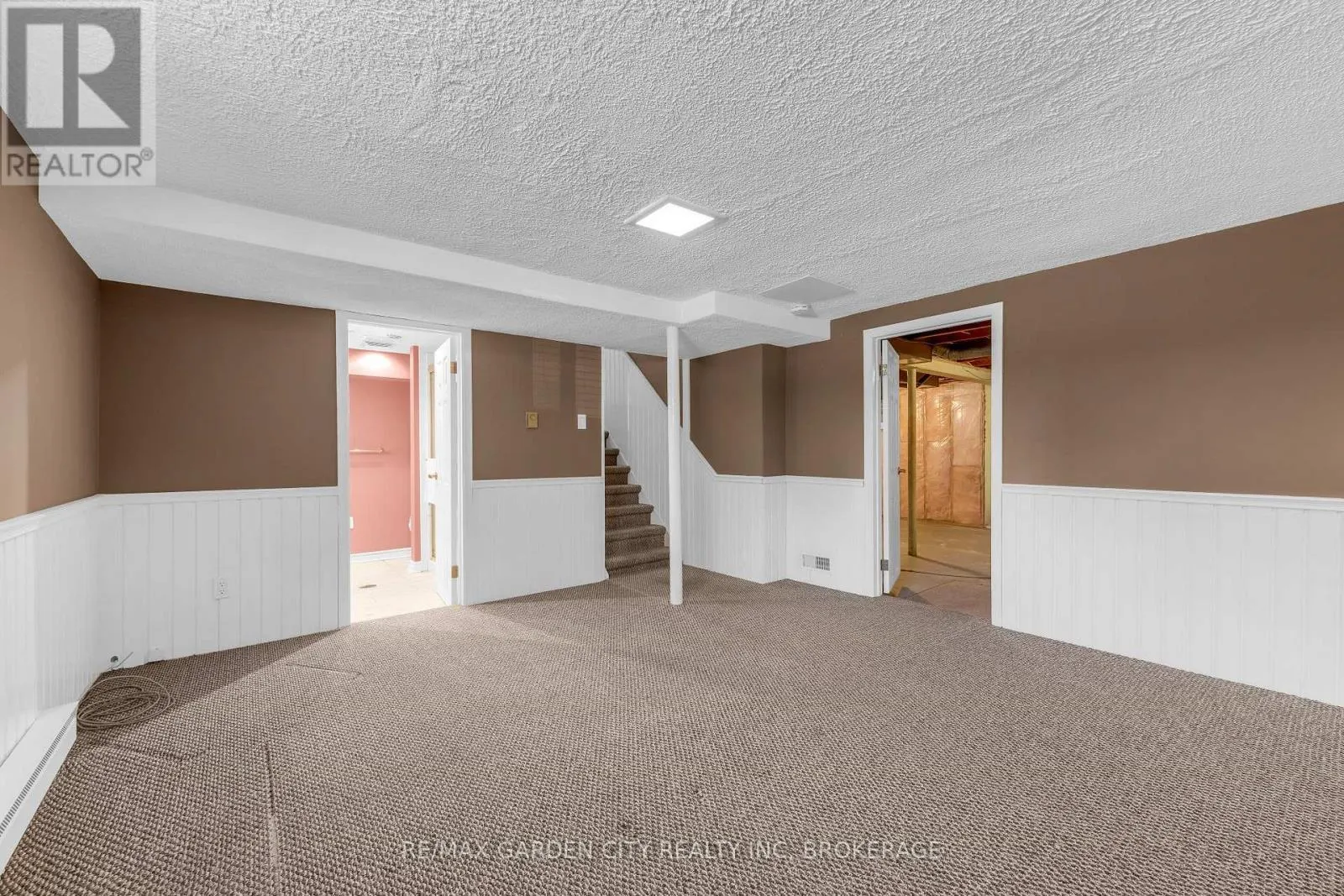 4 MANOR ROAD