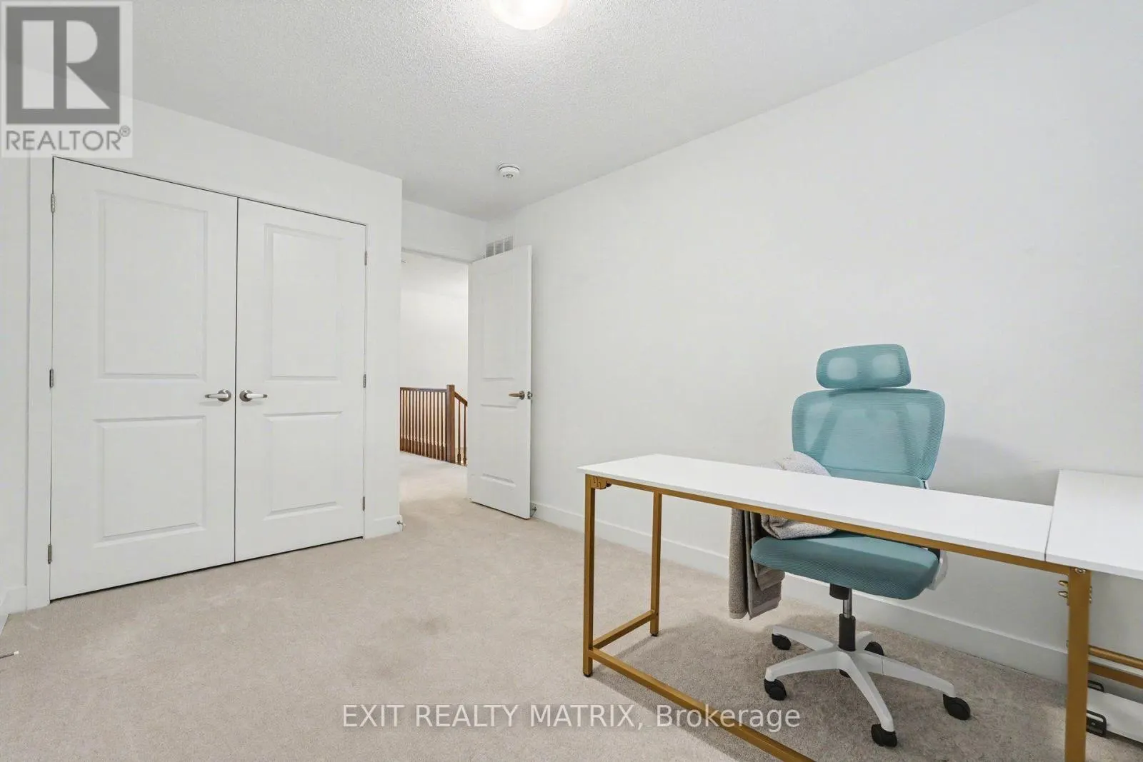 656 PUTNEY CRESCENT
