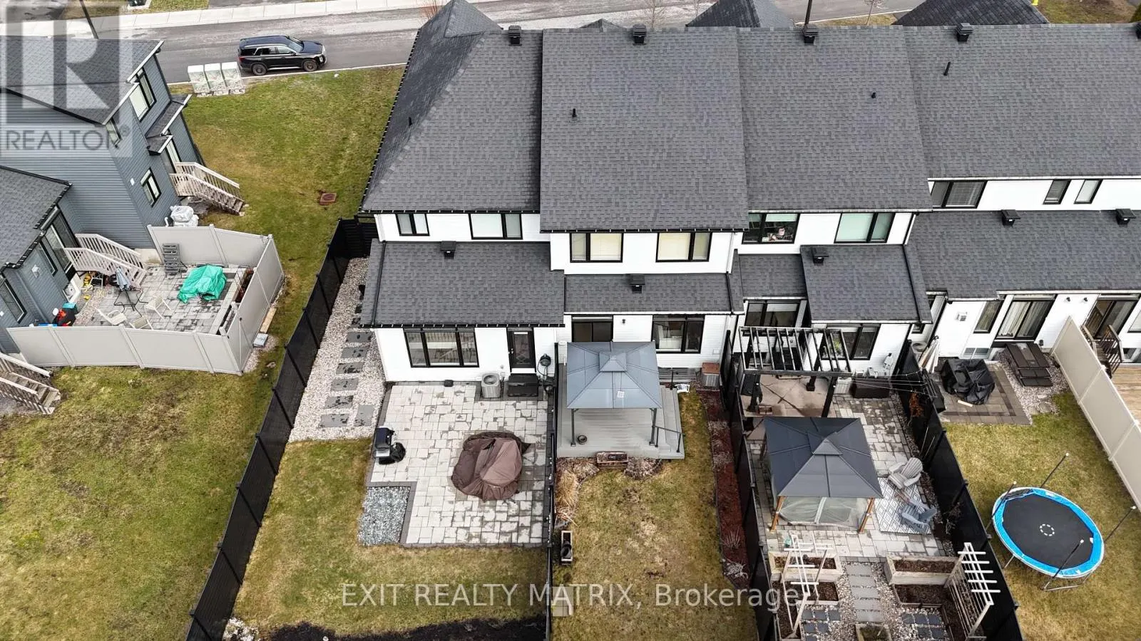 656 PUTNEY CRESCENT