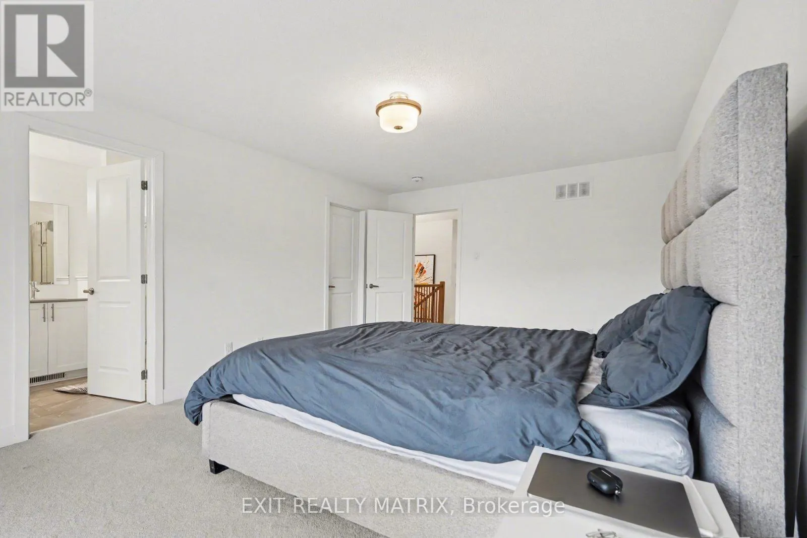 656 PUTNEY CRESCENT